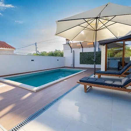 Mareta With Pool