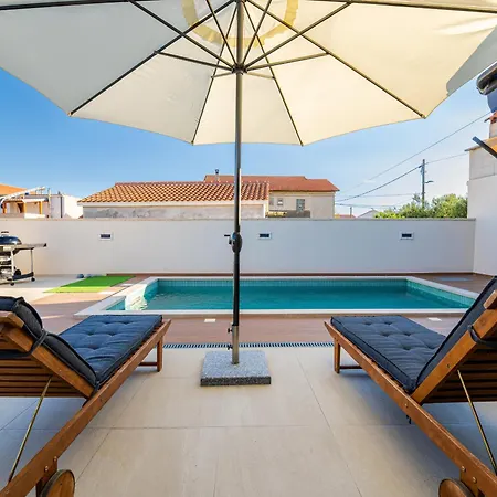 Mareta With Pool