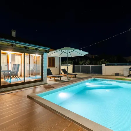 بيت للعطل Mareta With Pool *